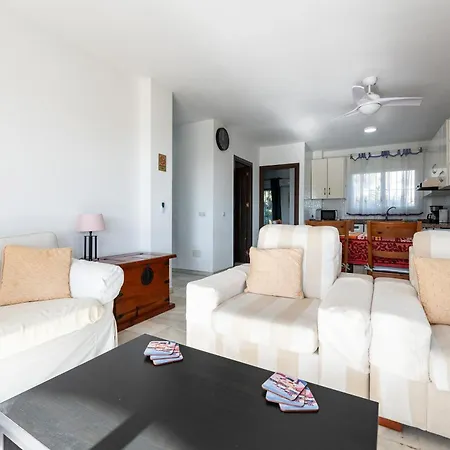 Superbly Situated Vistamar Apartamento *